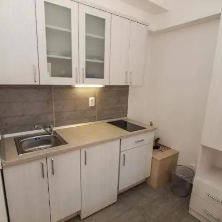 Nikolic 1 * Makarska